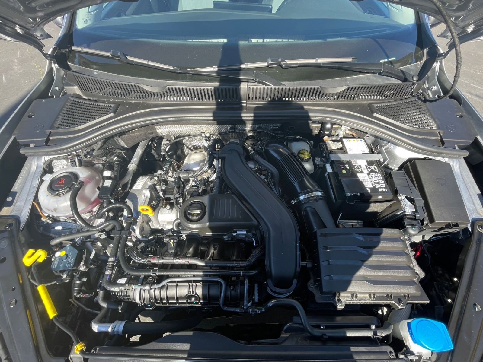 Used 2025 Volkswagen Jetta SE image 32