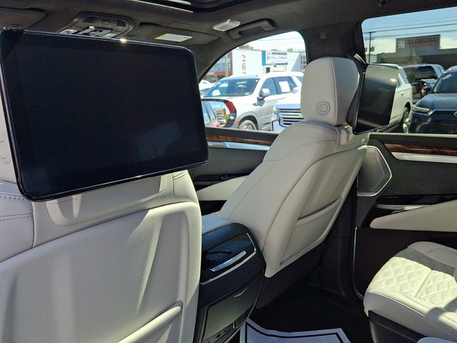 Certified 2026 Cadillac Escalade Platinum Sport AWD/4WD image 11