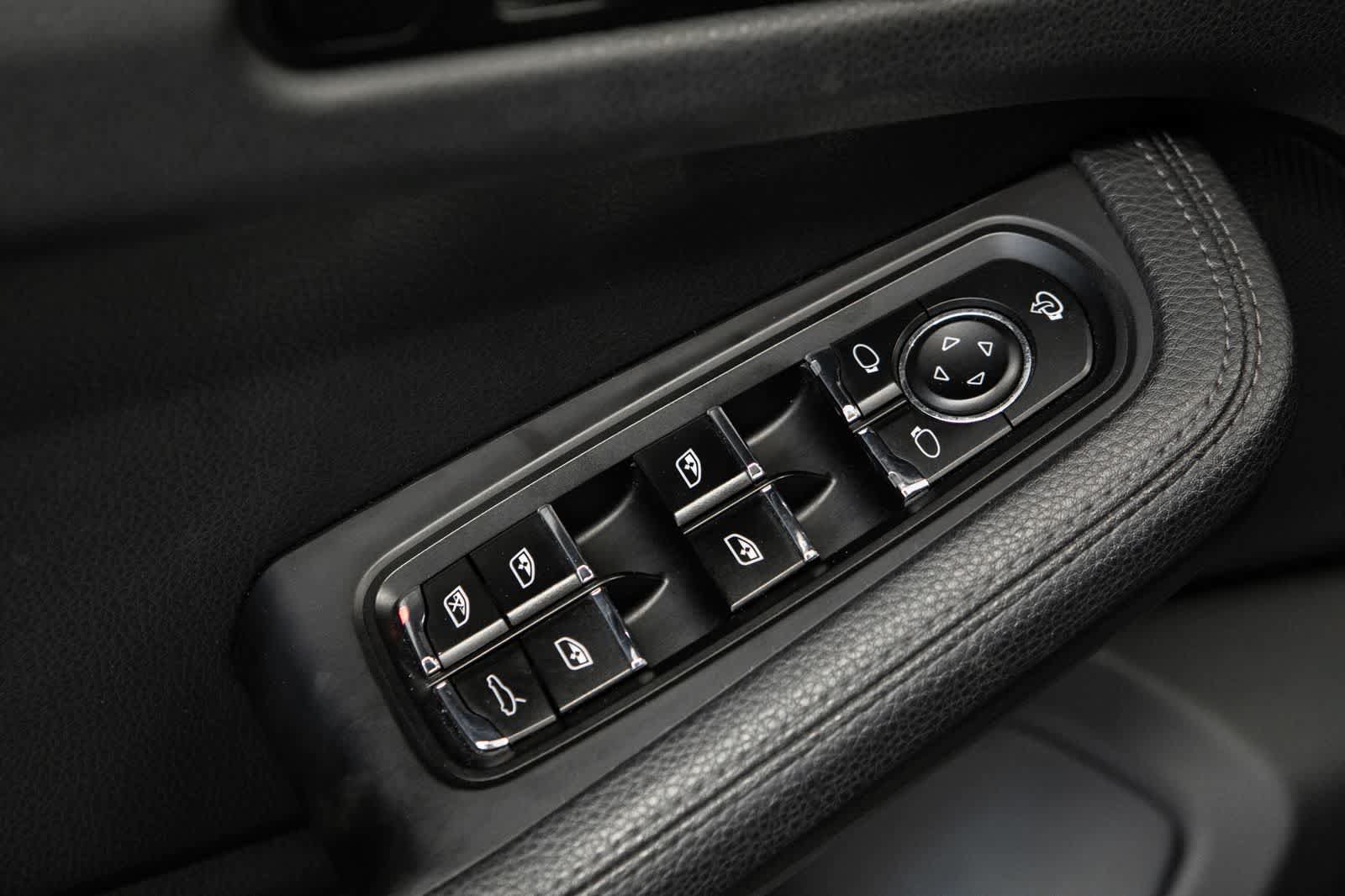 Used 2023 Porsche Macan S AWD/4WD image 20