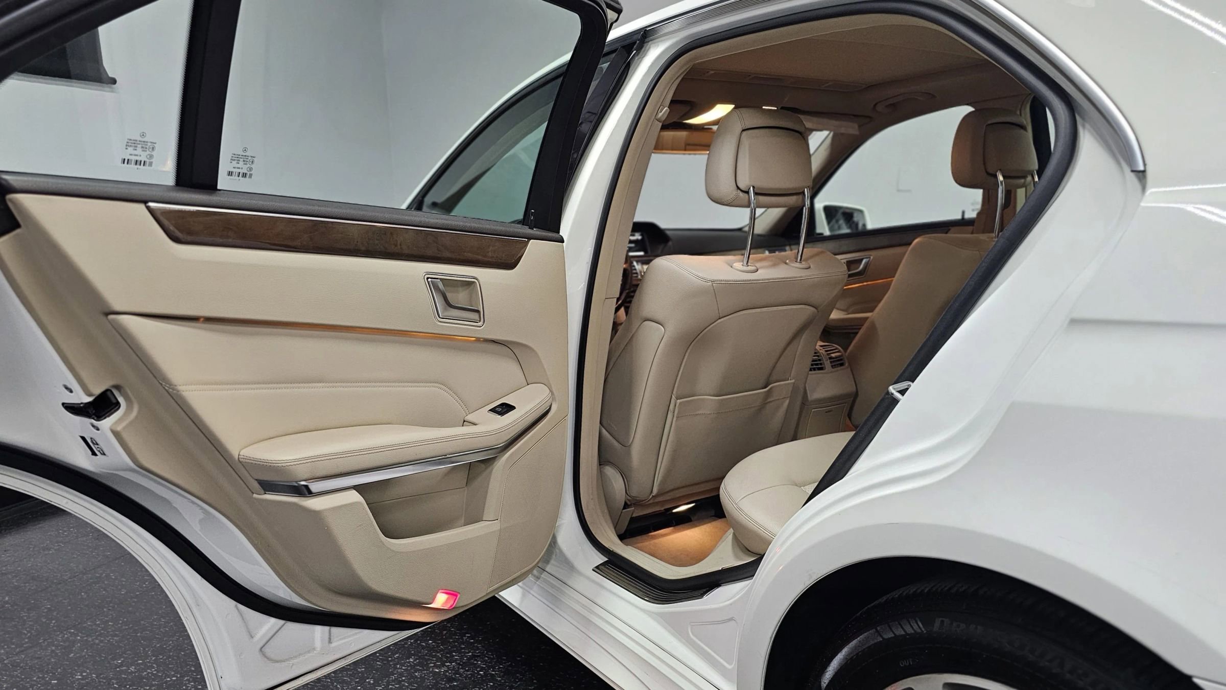 Used 2014 Mercedes-Benz E 250 BlueTEC Sedan image 34