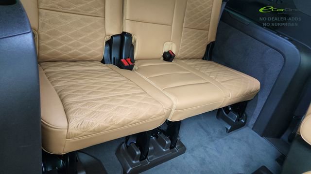 Used 2023 Cadillac Escalade ESV Premium Luxury image 30