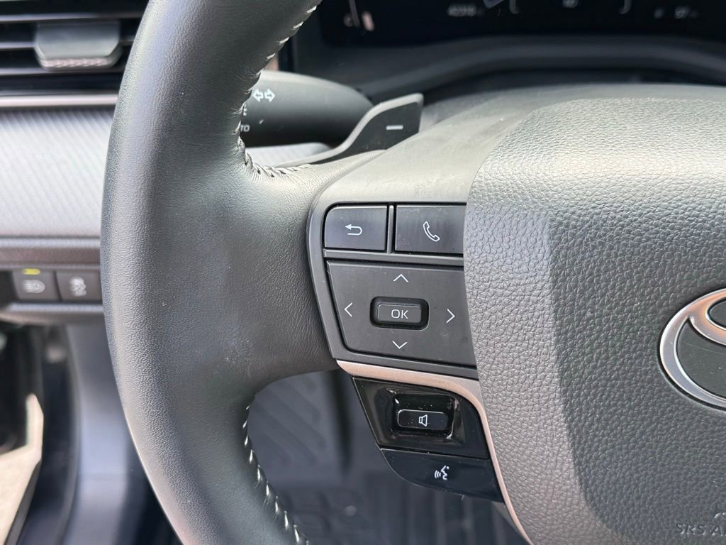 Used 2025 Toyota Camry SE FWD image 14