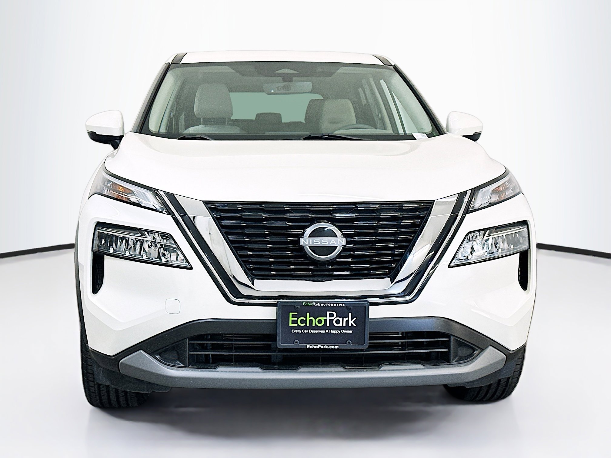 Used 2023 Nissan Rogue SV image 2