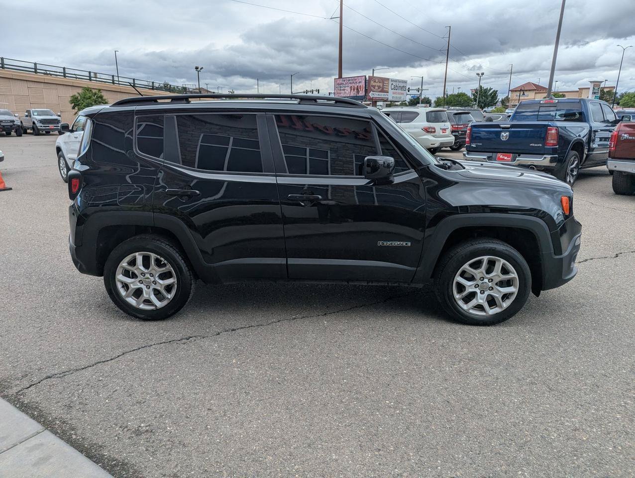 Used 2017 Jeep Renegade Latitude w/ Cold Weather Group AWD/4WD image 7