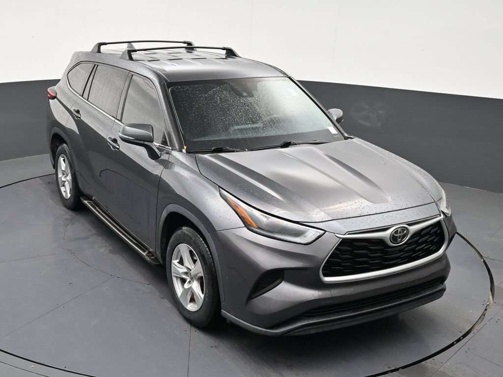 Used 2021 Toyota Highlander L FWD image 17