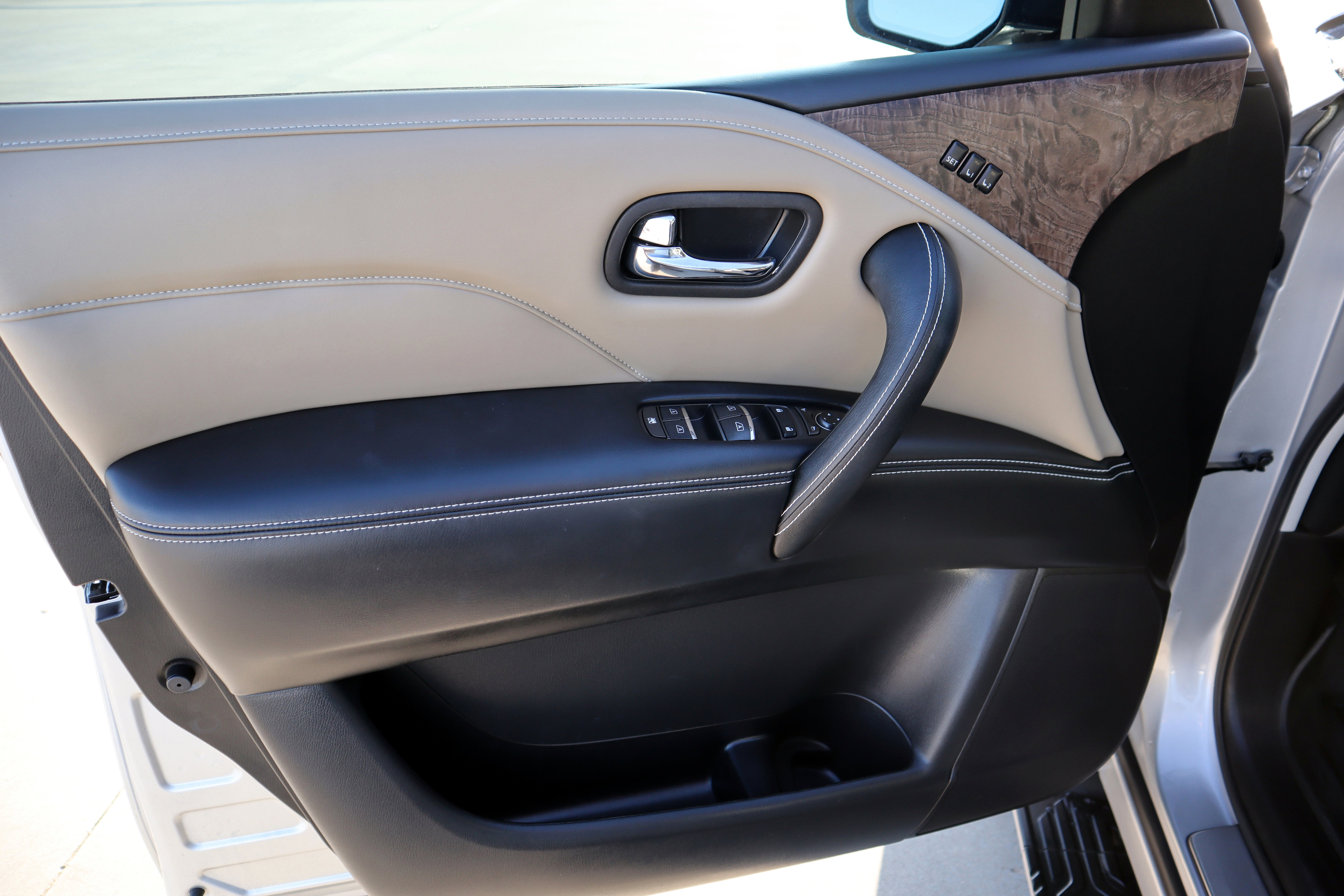 Used 2022 INFINITI QX80 Premium Select w/ Cargo Package image 21