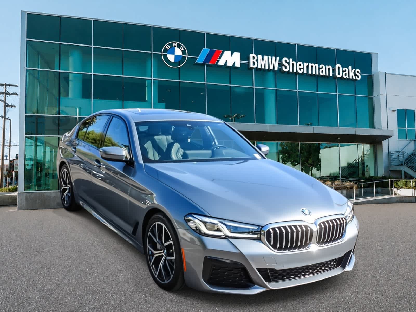 Used 2023 BMW 530i w/ M Sport Package RWD image 3