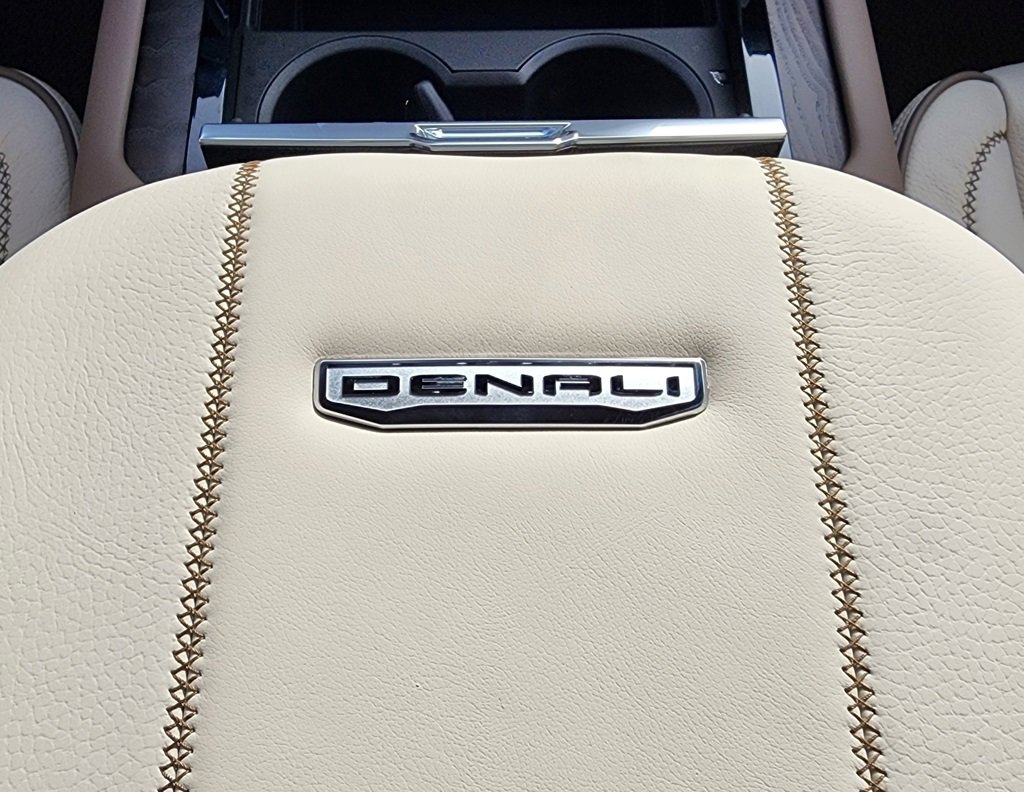 New 2026 GMC Yukon XL Denali w/ Denali Reserve Package image 40