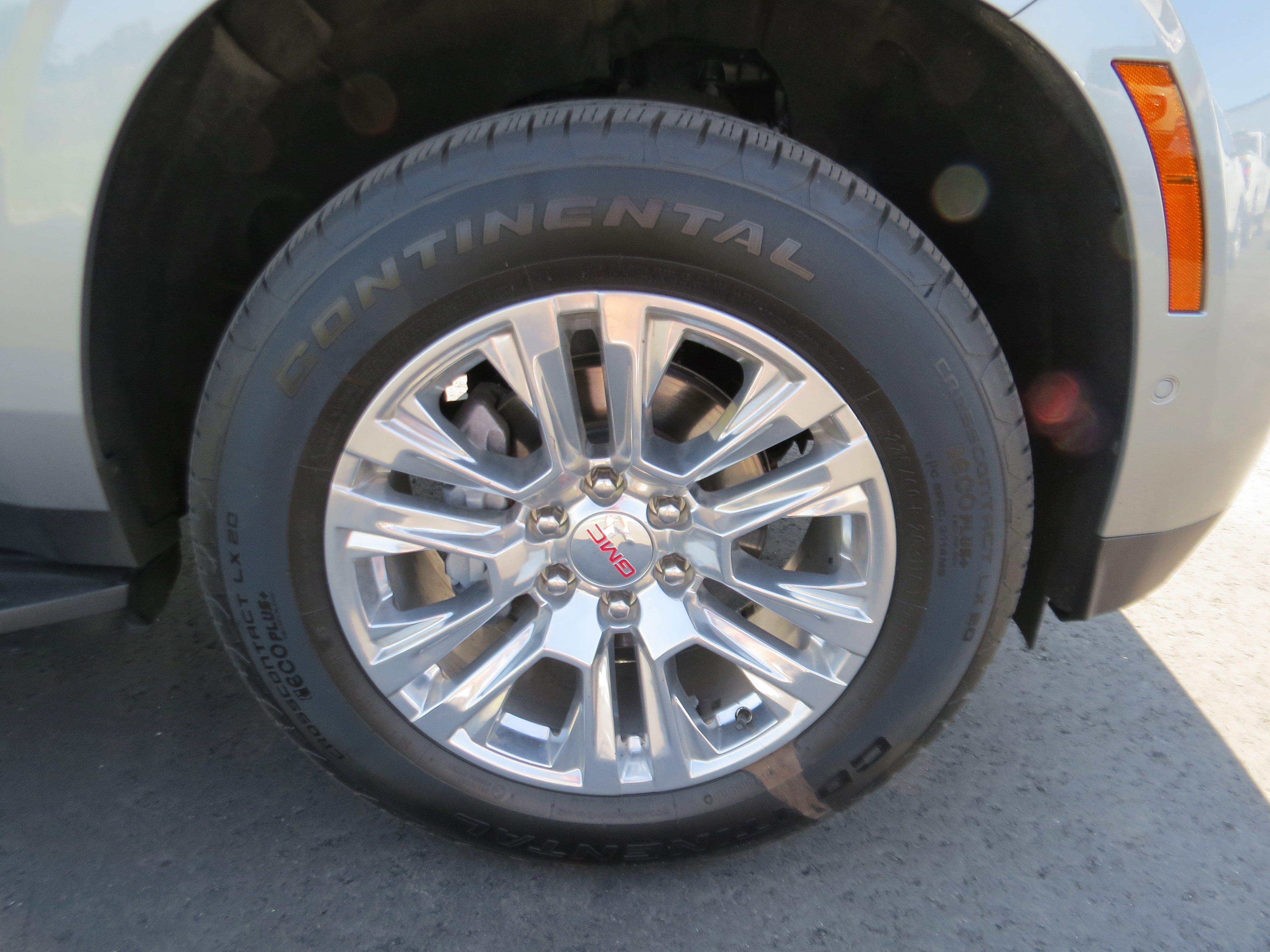 Used 2025 GMC Yukon XL Denali w/ LPO, Floor Liner Package AWD/4WD image 11