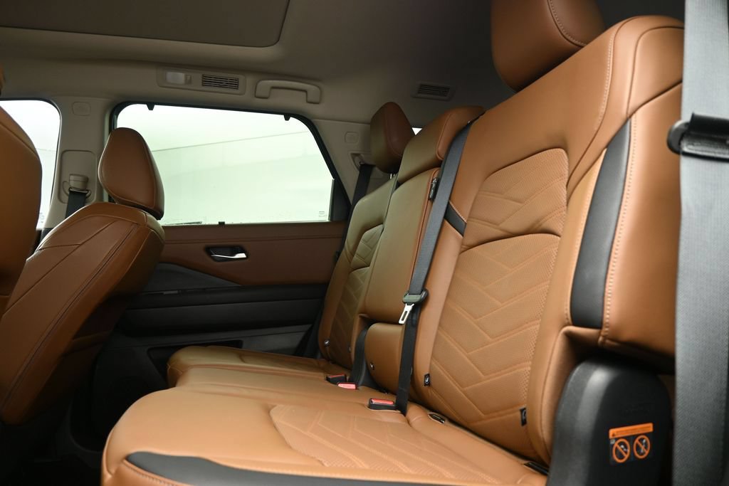 Used 2024 Nissan Pathfinder Platinum w/ Cargo Package FWD image 14