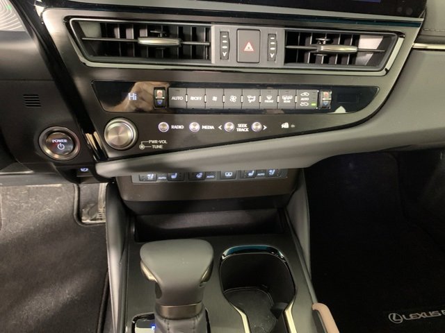 Used 2025 Lexus ES 300h w/ Accessory Package (Z2) image 28
