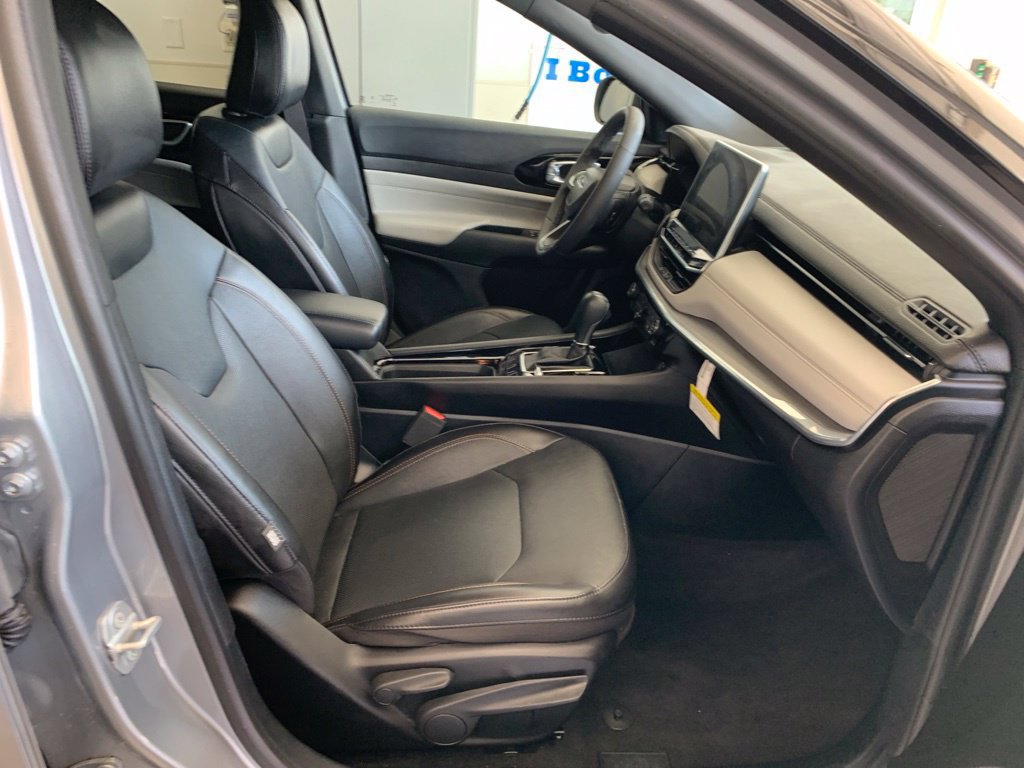 Used 2023 Jeep Compass Limited AWD/4WD image 19