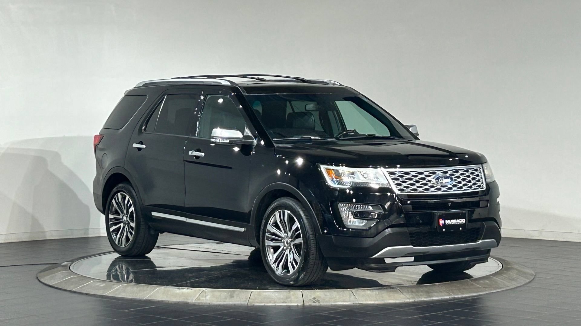 Used 2017 Ford Explorer Platinum AWD/4WD image 2