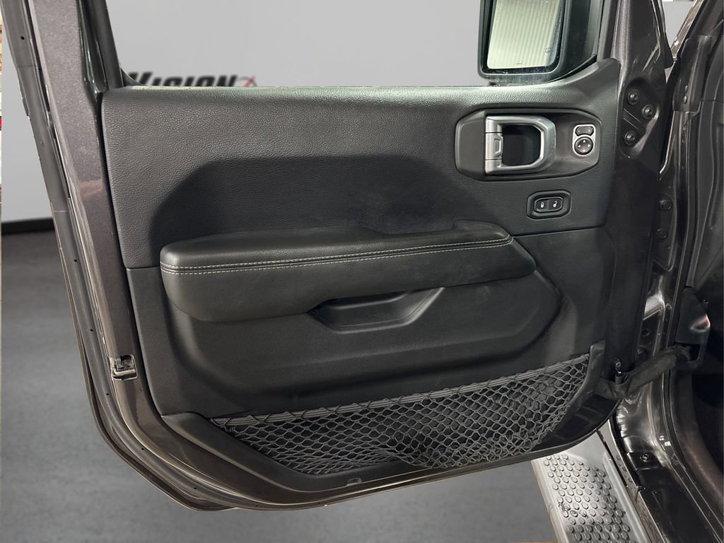 Used 2018 Jeep Wrangler Unlimited Sahara image 24