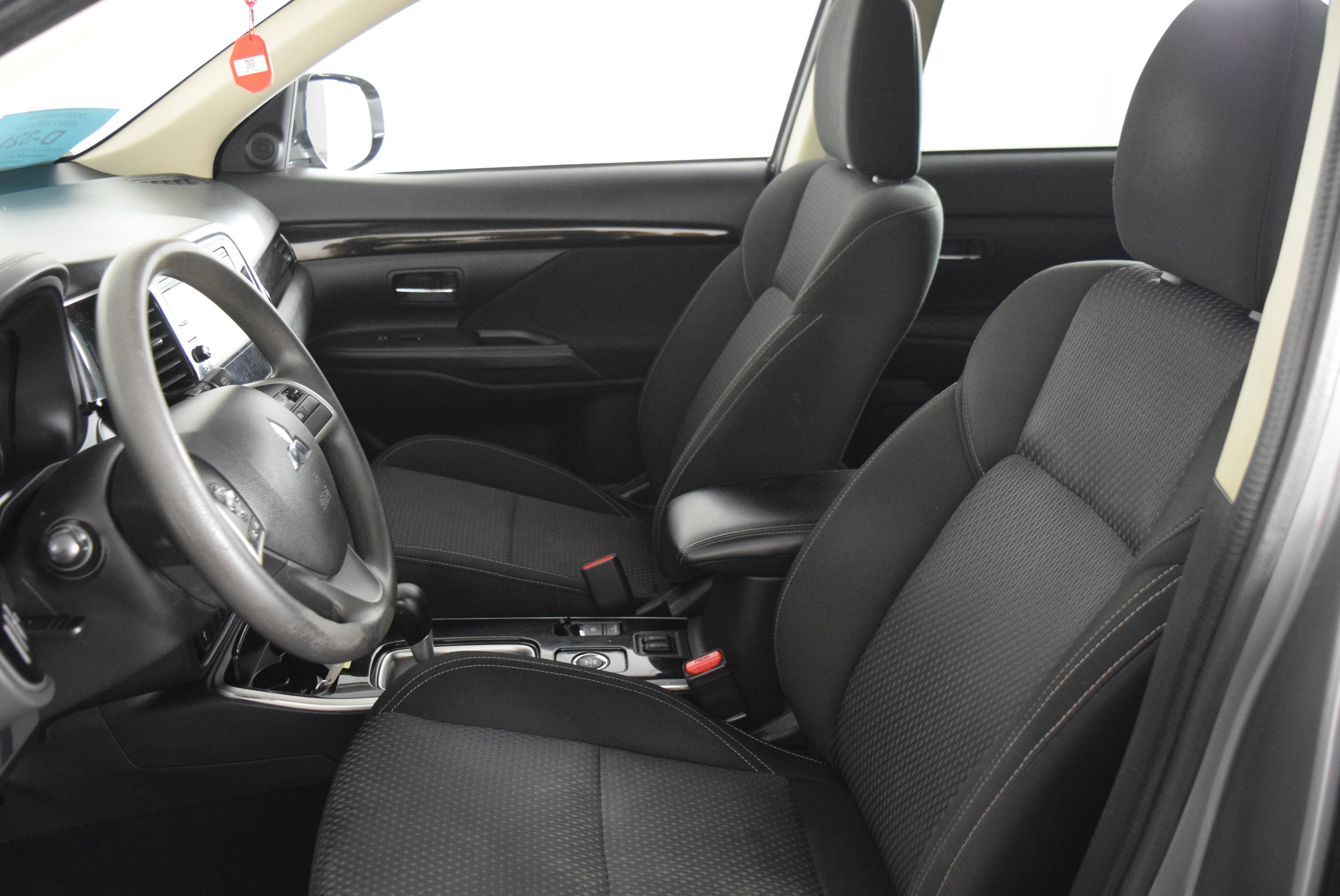 Used 2020 Mitsubishi Outlander ES image 26