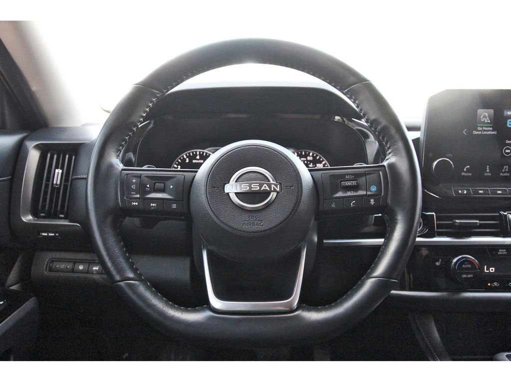 Used 2023 Nissan Pathfinder SL w/ Black Appearance Package image 17