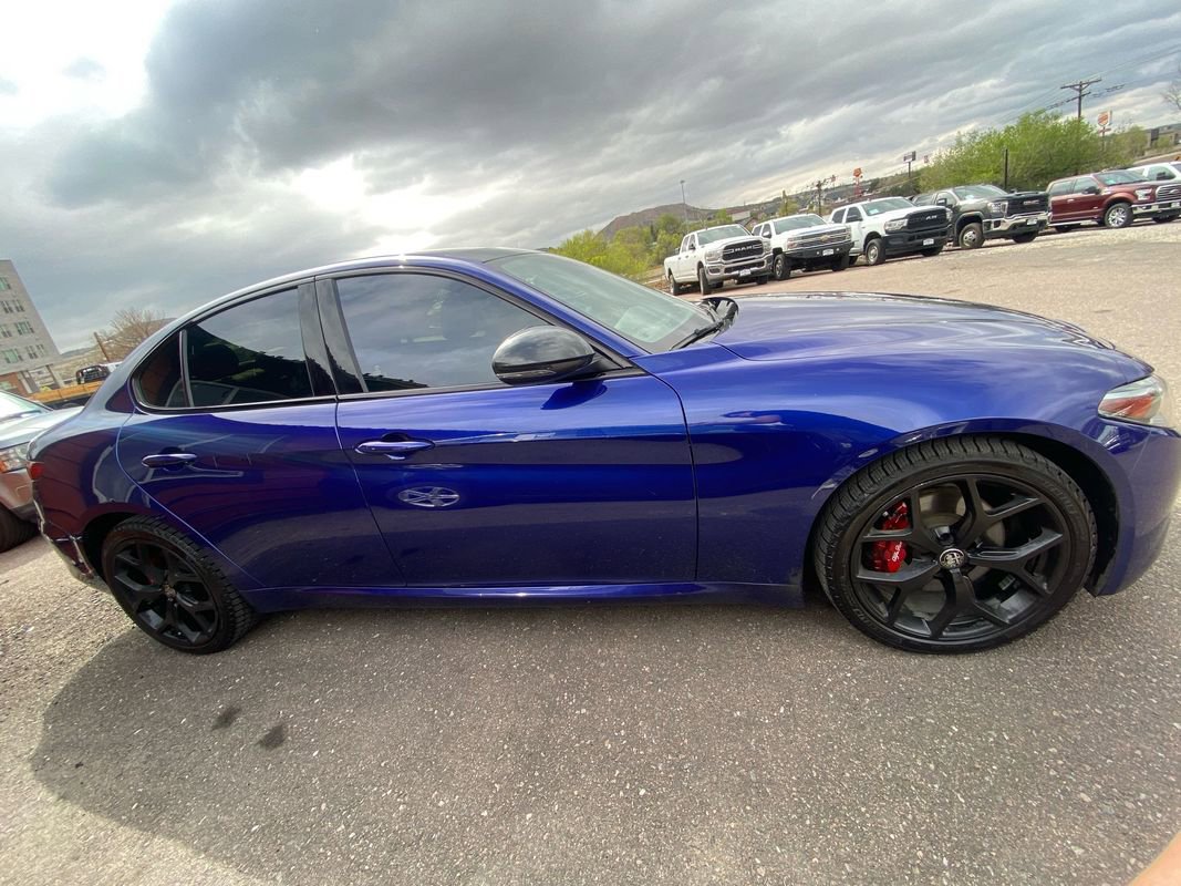 Used 2020 Alfa Romeo Giulia AWD w/ Nero Edizione image 4
