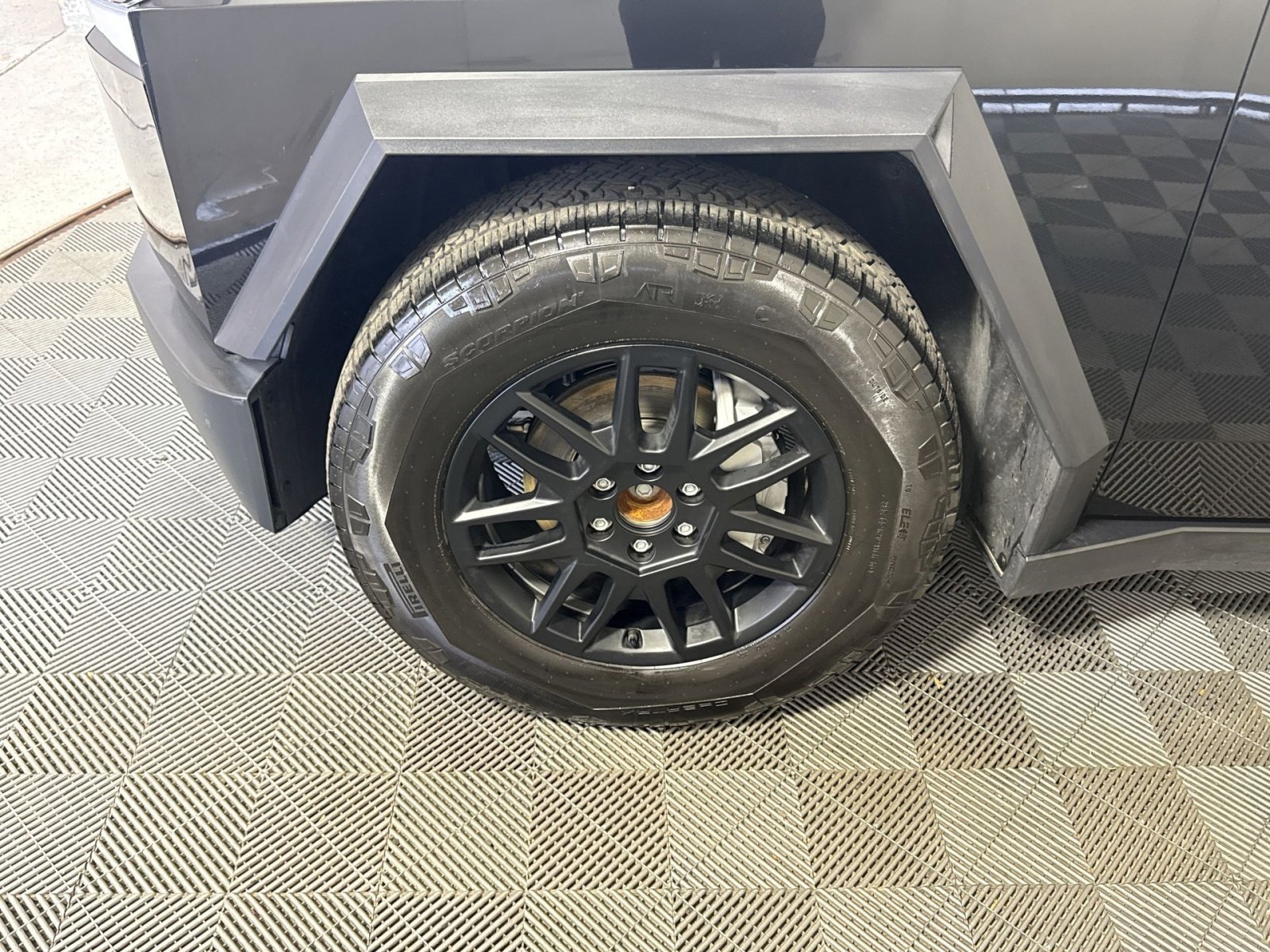 Used 2025 Tesla Cybertruck AWD Crew Cab image 12