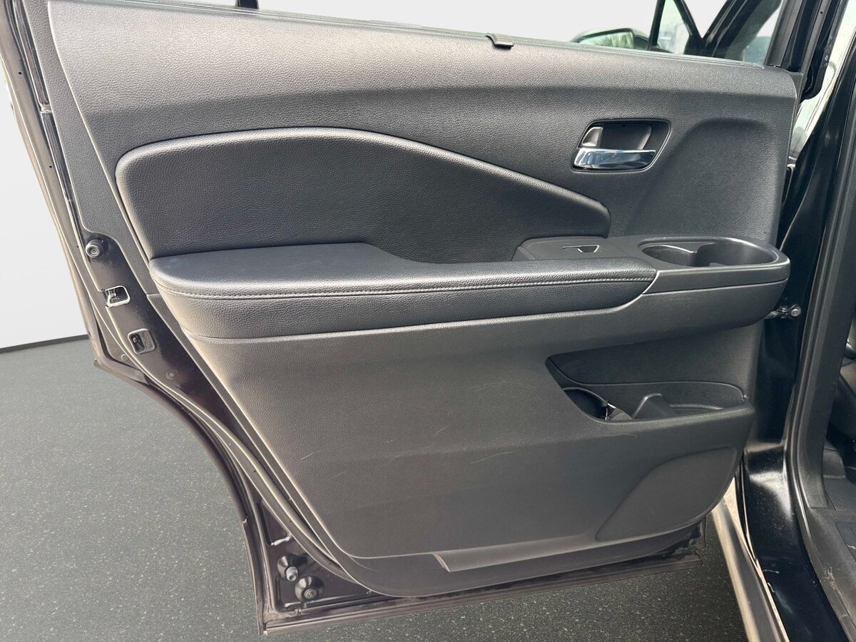 Used 2021 Honda Pilot Touring image 11