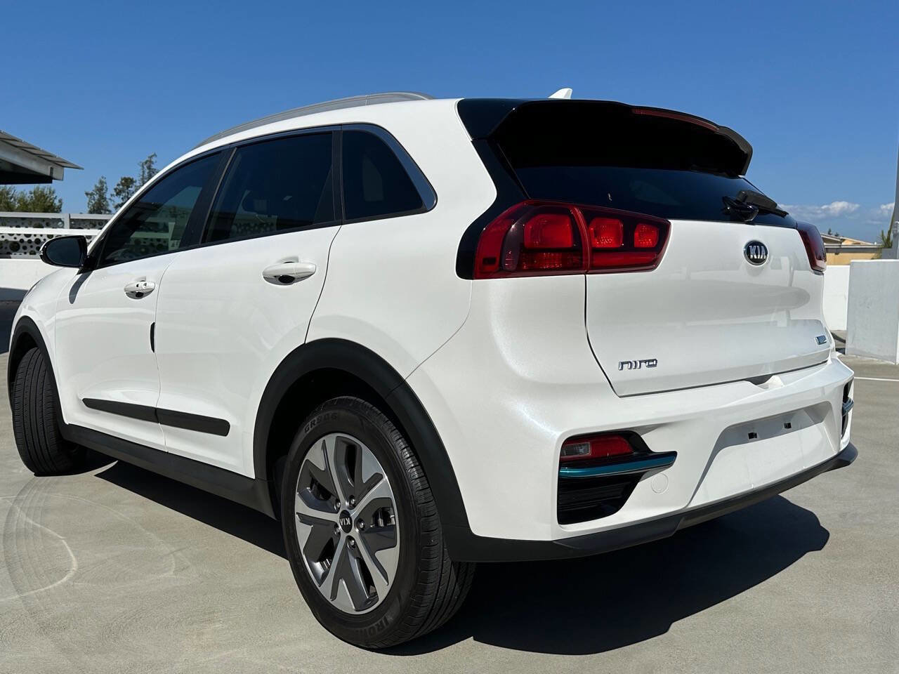 Used 2021 Kia Niro EX FWD image 9