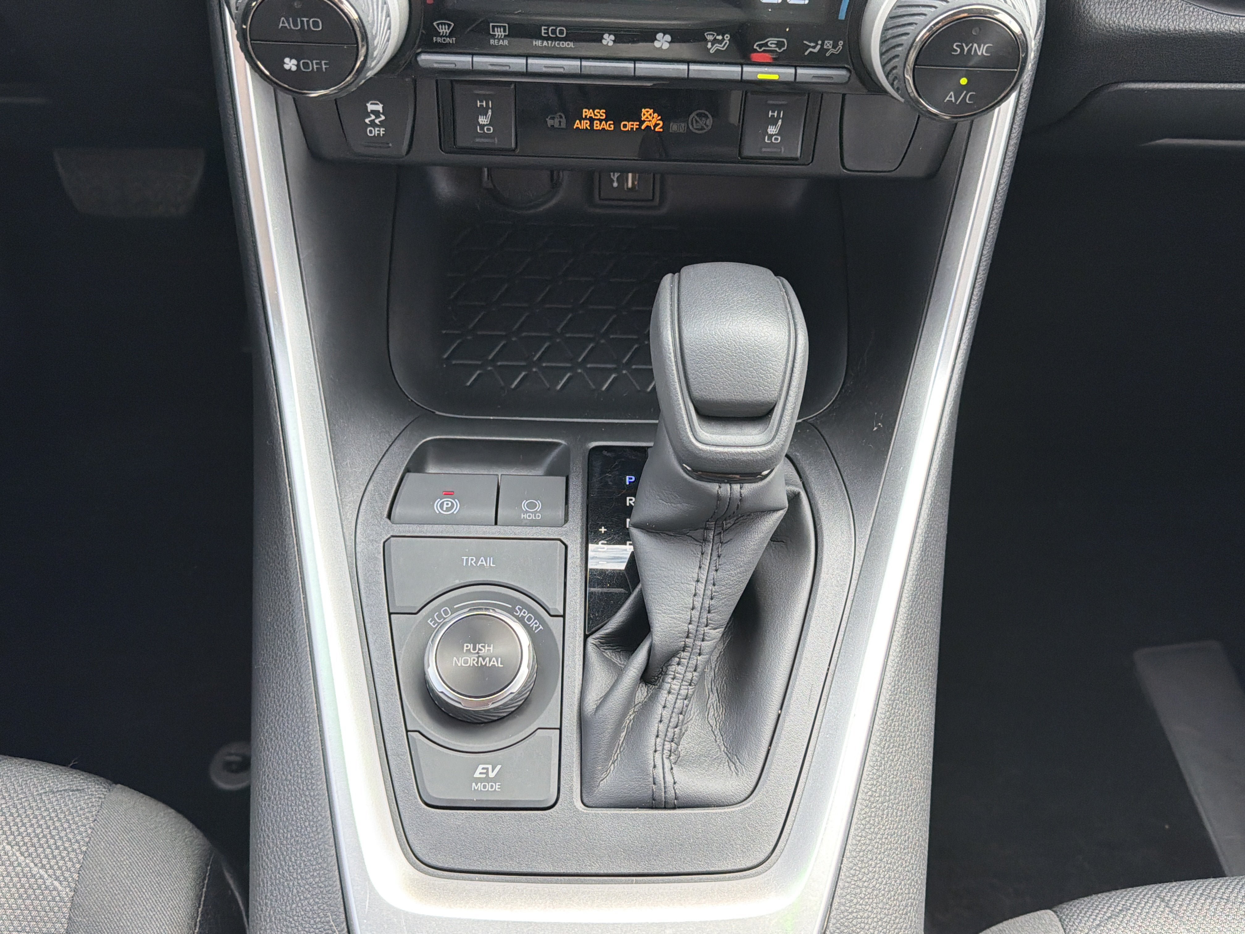 Used 2023 Toyota RAV4 XLE w/ XLE Grade Weather Package AWD/4WD image 23