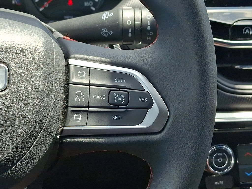 Used 2025 Jeep Compass Trailhawk AWD/4WD image 21