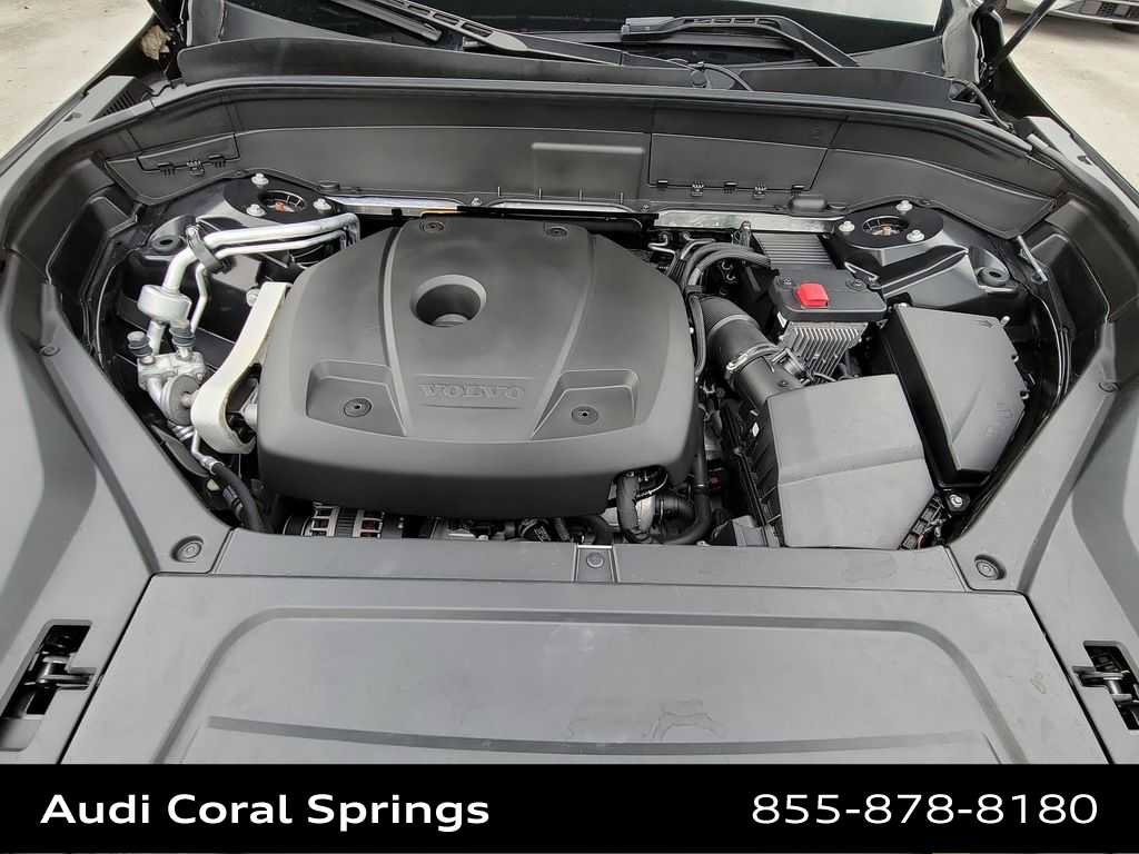 Used 2021 Volvo XC90 T5 Momentum w/ Protection Package Premier image 17