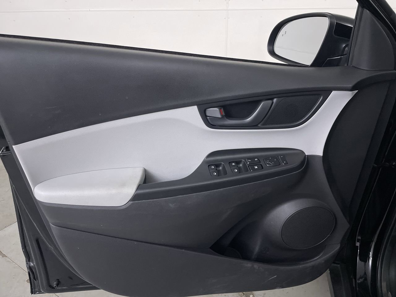 Used 2023 Hyundai Kona SEL AWD/4WD image 10