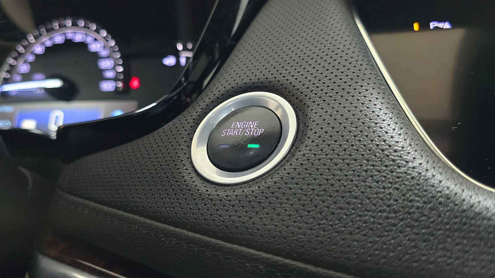 Used 2018 Cadillac XT5 Luxury w/ Driver Awareness Package image 34