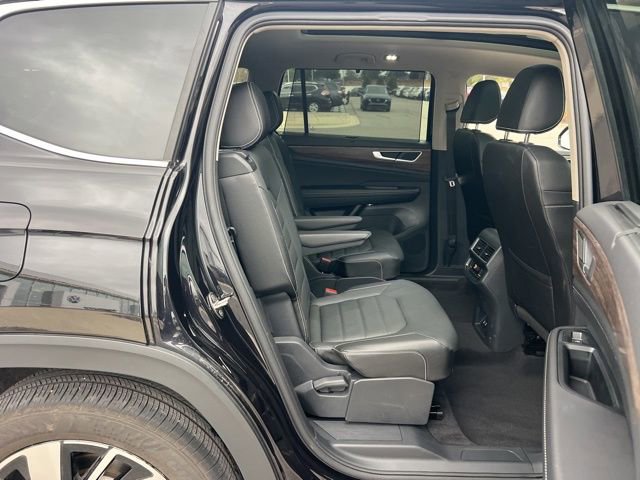 Certified 2025 Volkswagen Atlas SEL image 40