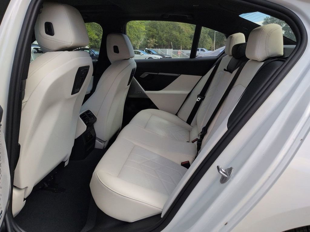 New 2026 BMW i5 eDrive40 RWD image 14