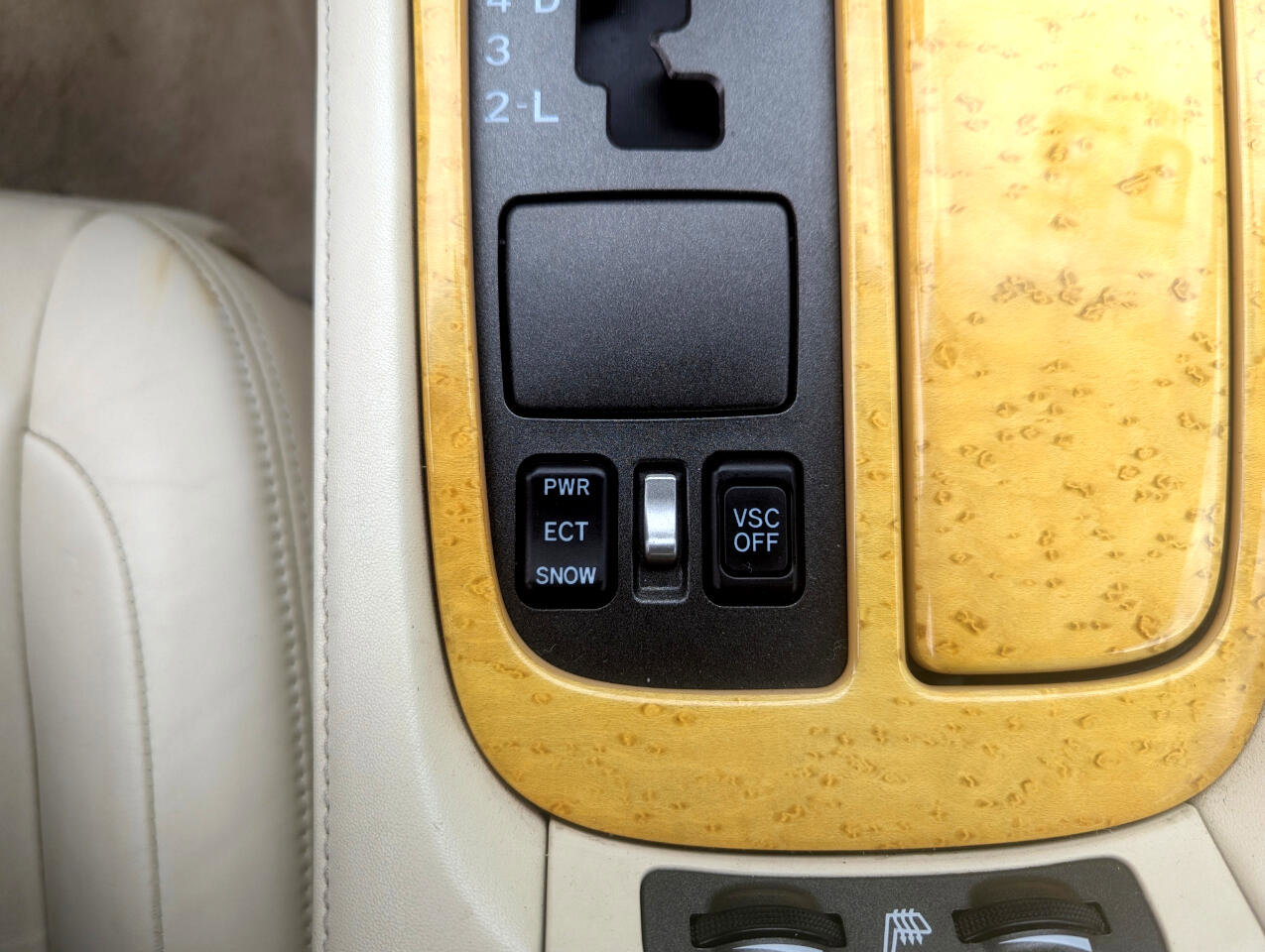 Used 2005 Lexus SC 430 Convertible image 25