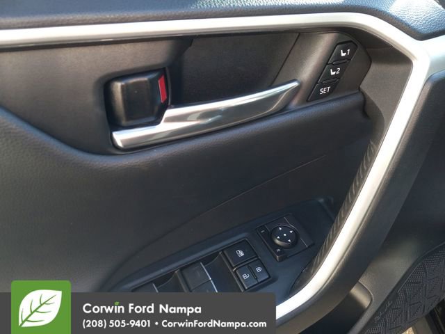 Used 2022 Toyota RAV4 Limited image 11