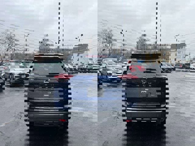 Used 2025 Nissan Rogue SL image 6