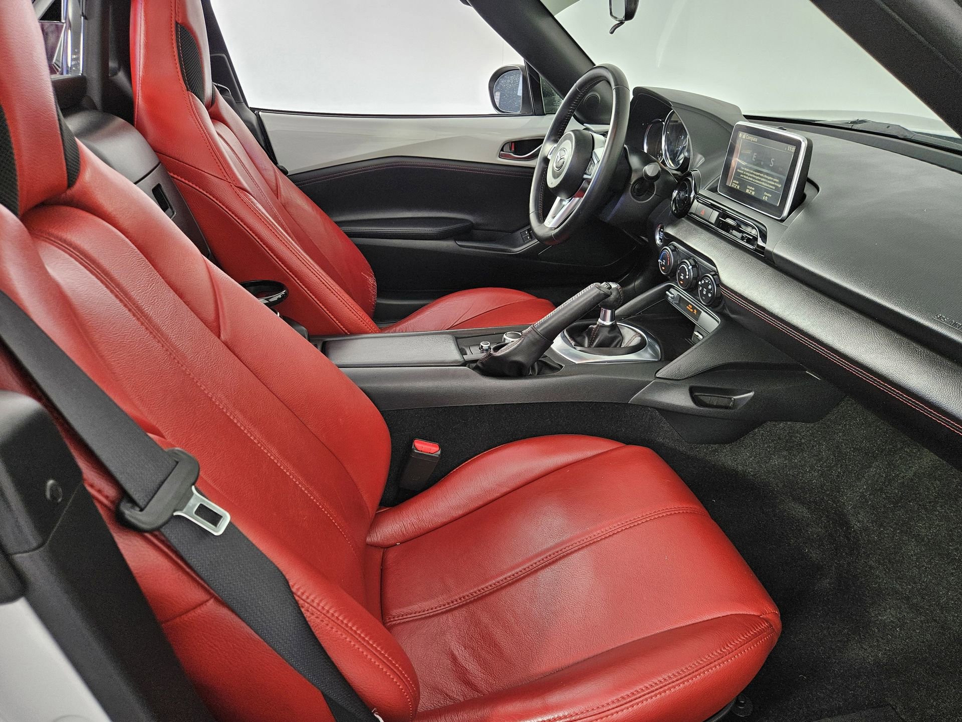 Used 2017 MAZDA MX-5 Miata RF Club RWD image 30