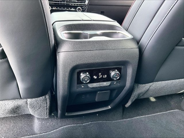 New 2027 Chevrolet Traverse RS AWD/4WD image 18