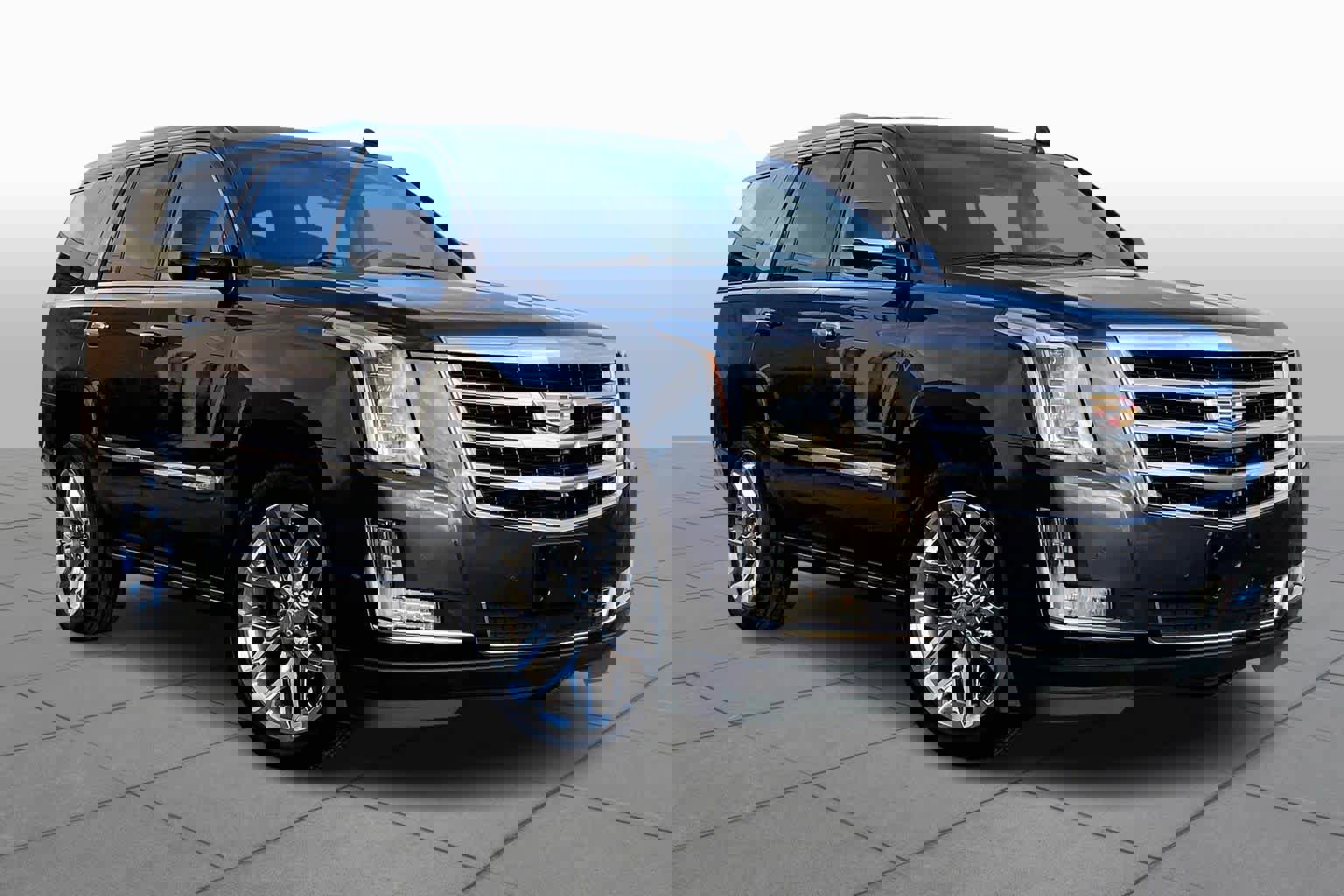 Used 2017 Cadillac Escalade Premium Luxury image 2