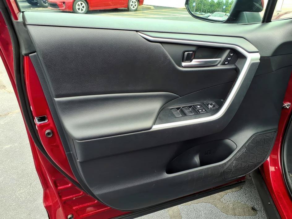 Used 2021 Toyota RAV4 XLE Premium AWD/4WD image 17