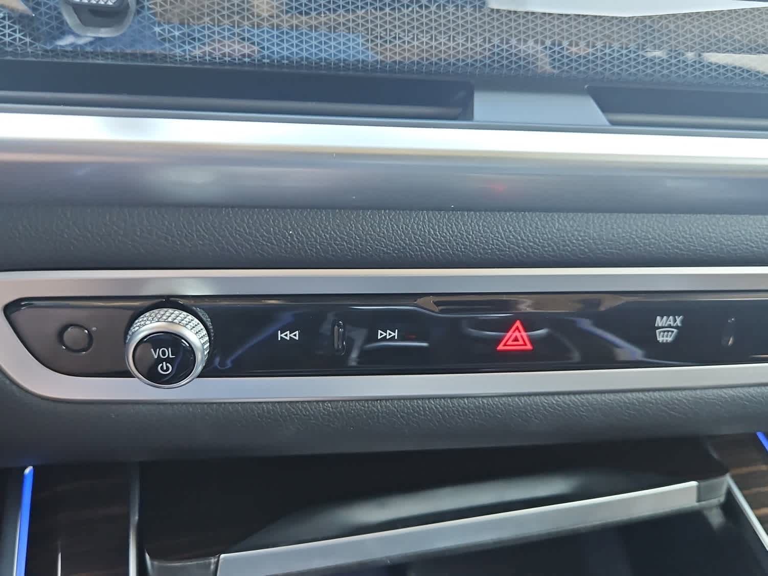 Used 2023 BMW X7 xDrive40i w/ Premium Package image 17