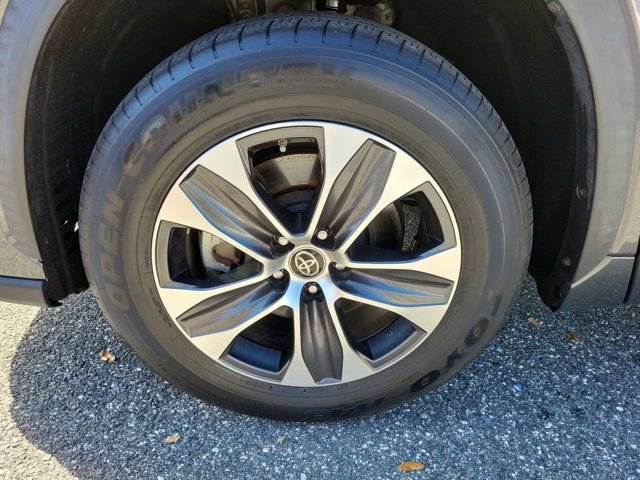 Used 2022 Toyota Highlander XLE image 17