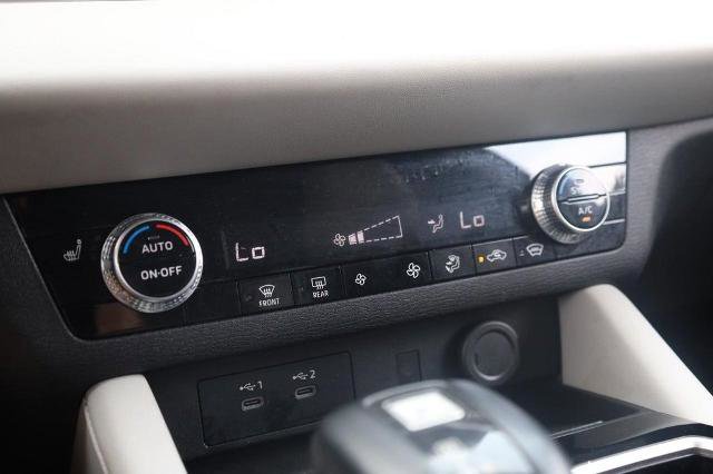 Used 2025 Mitsubishi Outlander AWD image 16