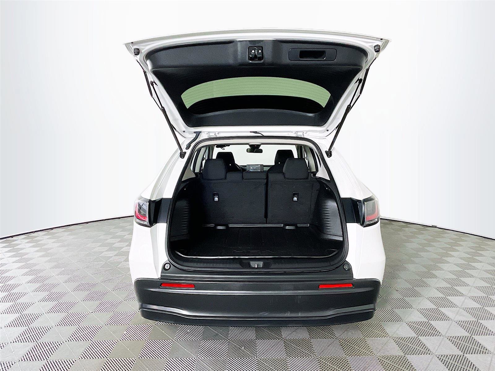Used 2023 Honda HR-V LX image 28