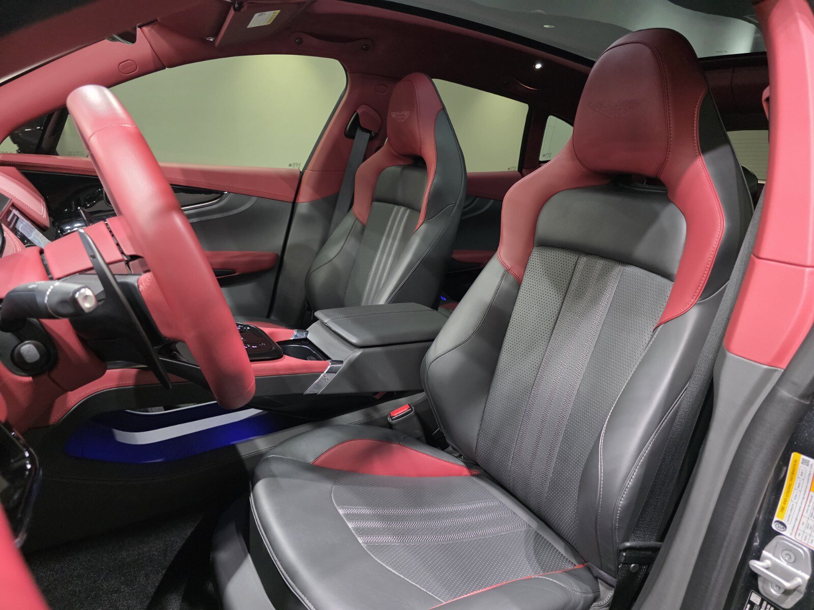 Used 2025 Aston Martin DBX 707 AWD/4WD image 12