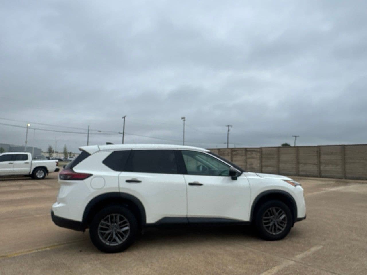 Used 2024 Nissan Rogue S AWD/4WD image 25