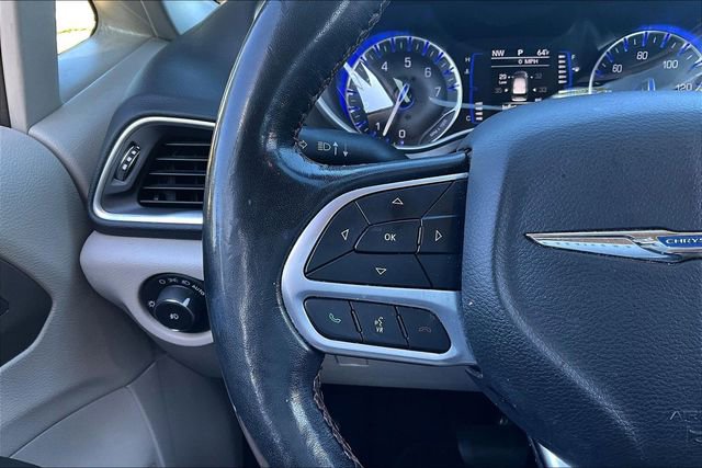Used 2020 Chrysler Pacifica Touring-L image 18