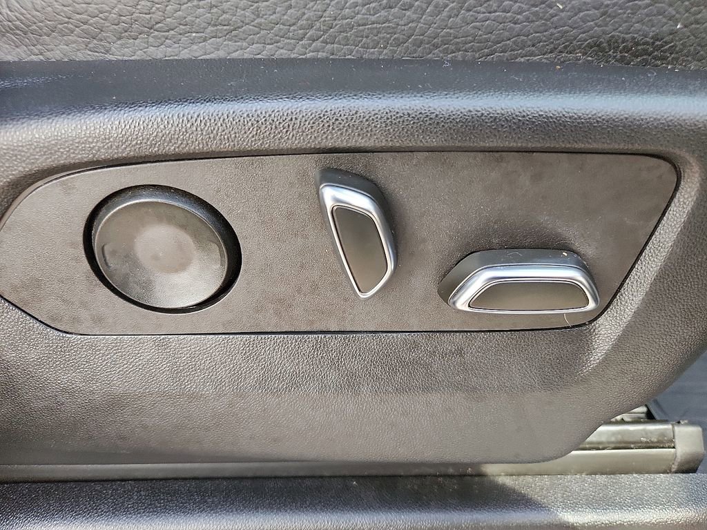 Used 2023 GMC Yukon Denali image 10