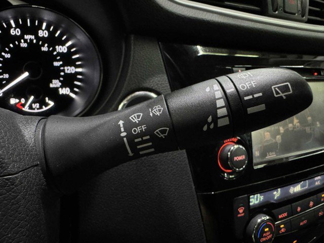 Used 2016 Nissan Rogue SL w/ SL Premium Package image 32