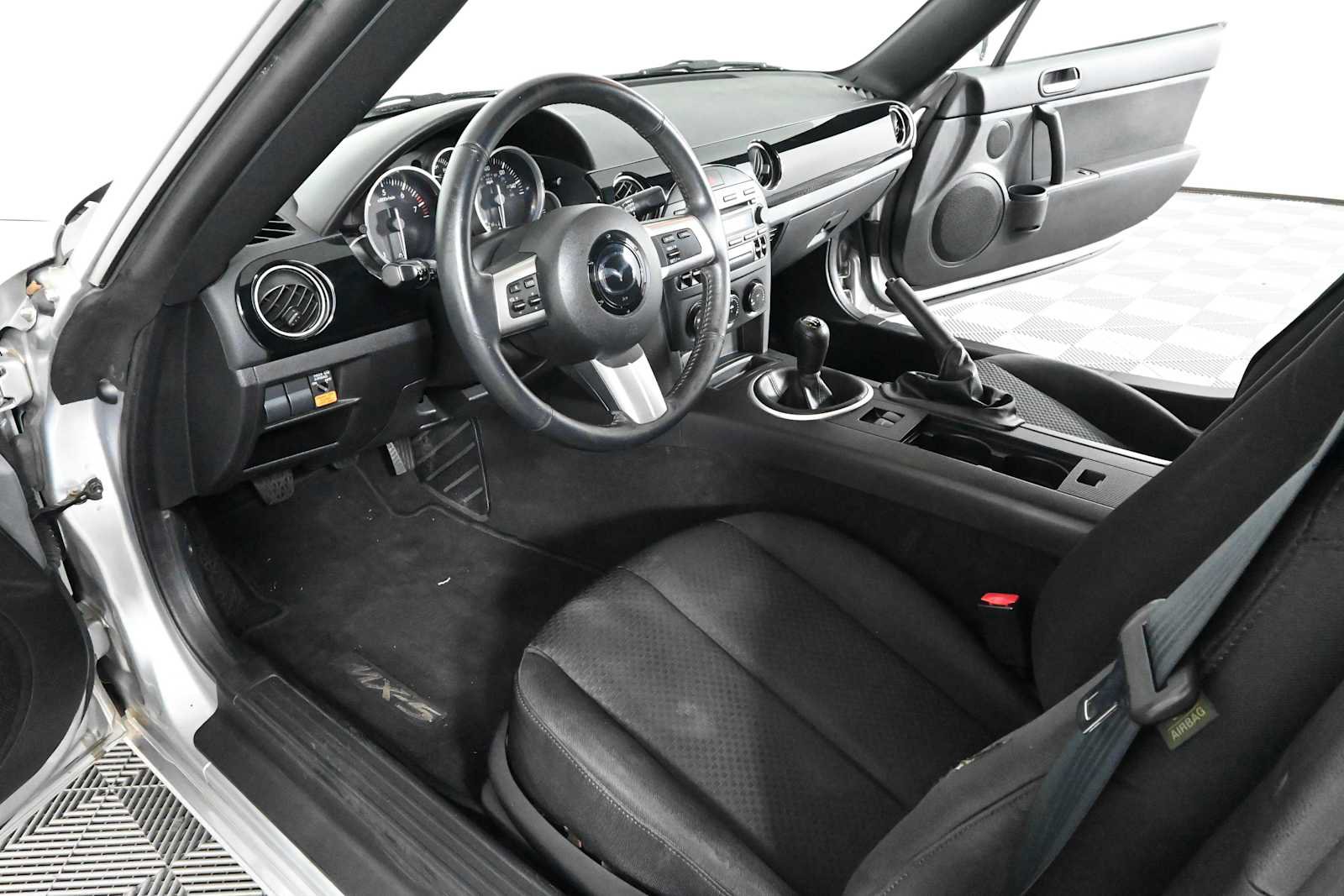Used 2006 MAZDA MX-5 Miata Touring RWD image 13