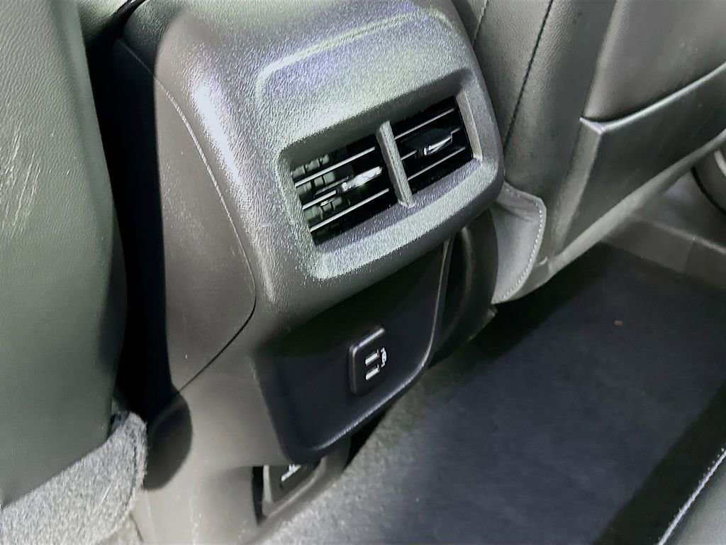 Used 2024 GMC Terrain SLT image 33