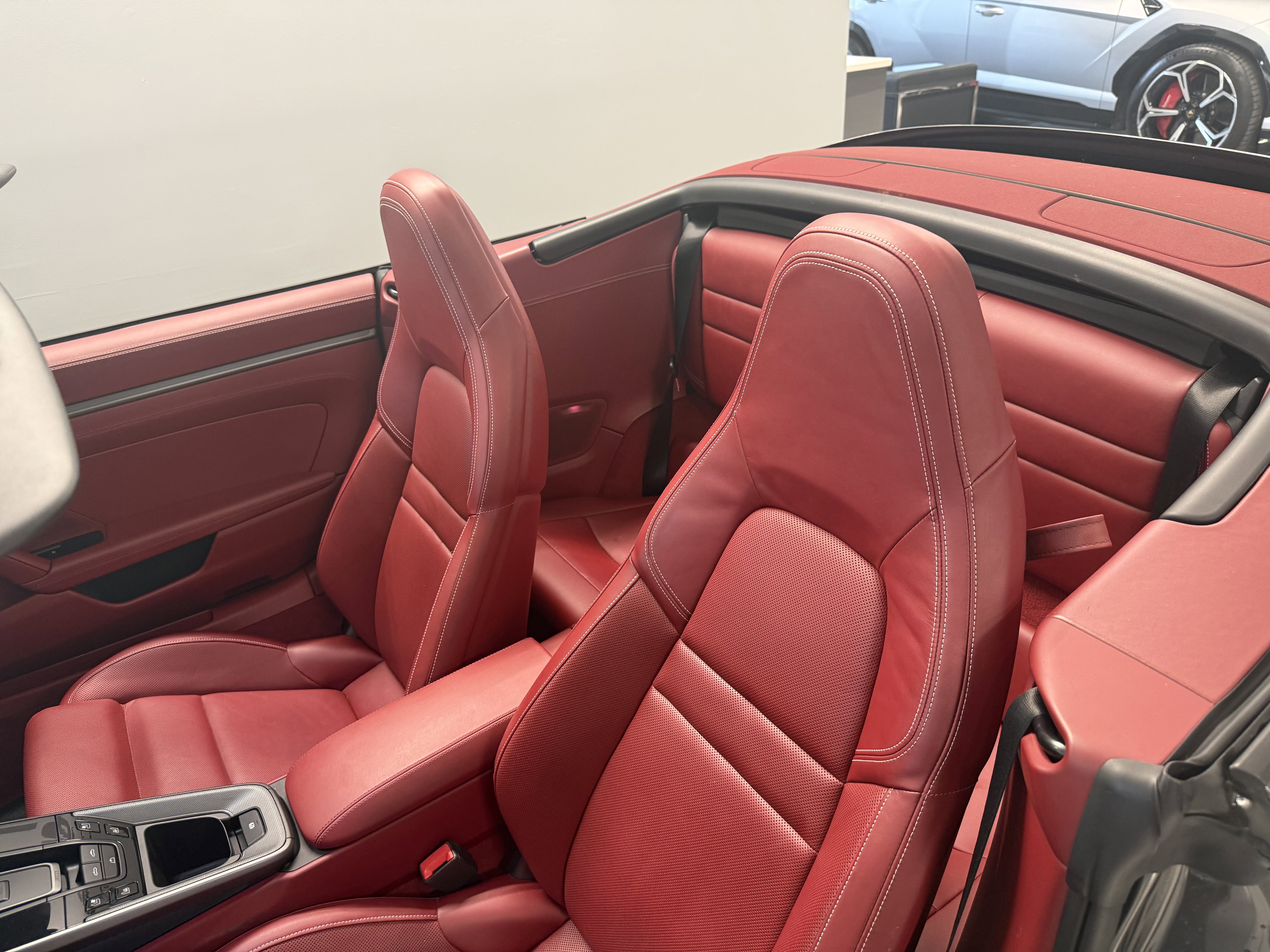 Used 2021 Porsche 911 image 14